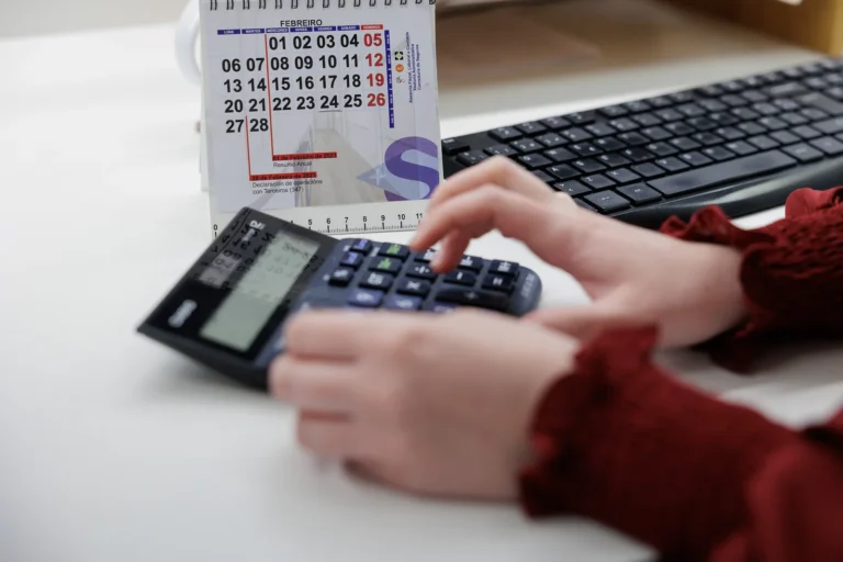 Precio por hora de un autónomo: cómo calcularlo bien